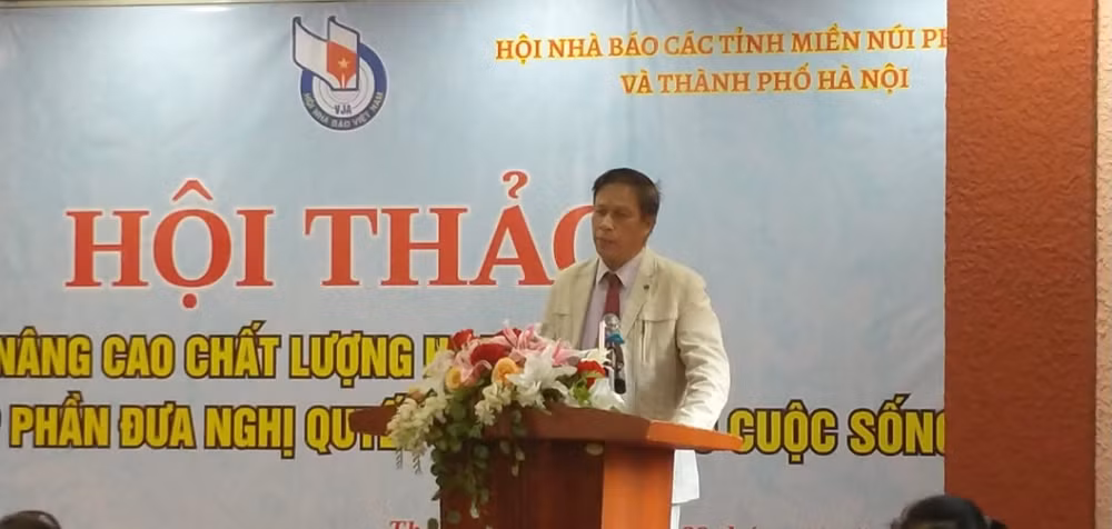 Nhà báo Lê Trọng Lập - Chủ tịch Hội Nhà báo tỉnh Hà Giang phát biểu tại Hội thảo. Ảnh: Từ Hải