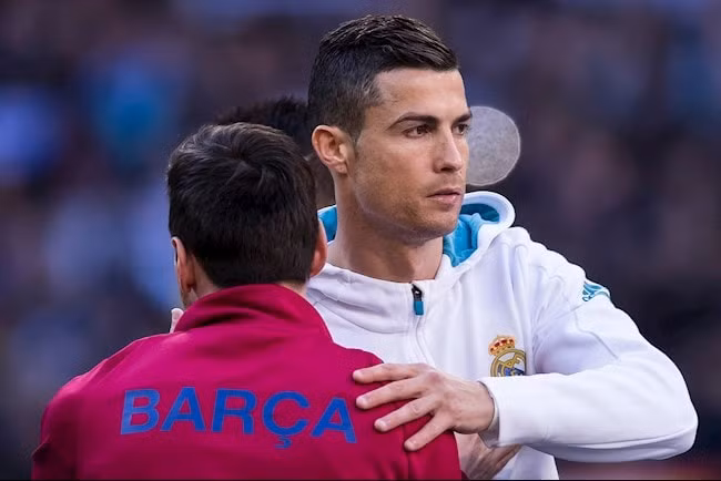 Có lẽ Ronaldo phải bỏ qua màn so tài với Messi ở Barca. Ảnh: bongda24h.