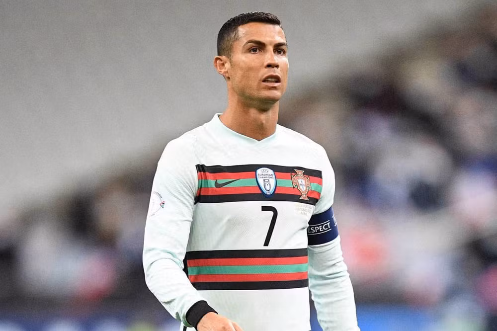 Siêu sao Ronaldo mắc COVID-19 khi lên tập trung đội tuyển quốc gia. Ảnh: TL