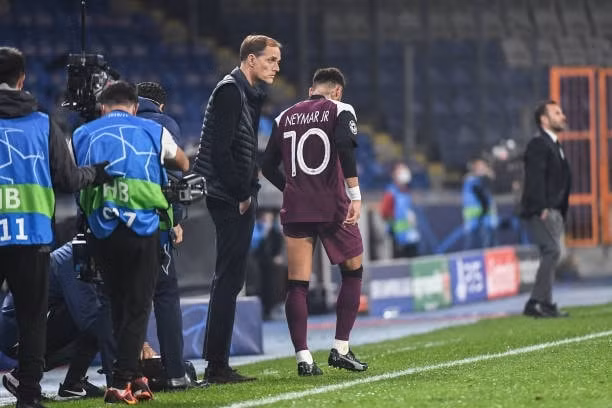 Một tin buồn đến với Paris Saint-Germain (PSG) khi ở phút thứ 27, ngôi sao Neymar đã phải dời sân thi đấu do gặp chấn thương. Ảnh: thethao247.vn