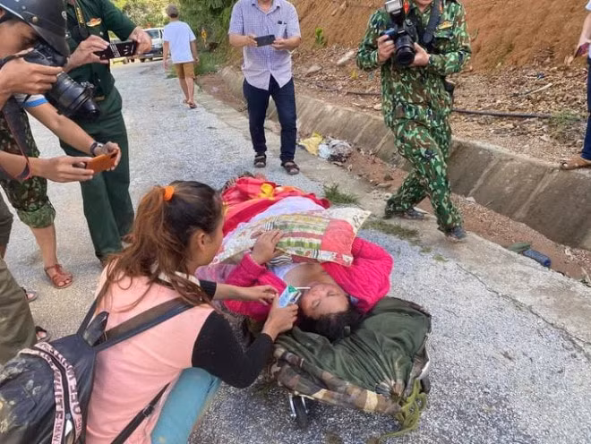 Hiện lực lượng chức năng đã cứu sống được 33 người, trong đó có 8 người bị thương nặng. Ảnh: tintaynguyen.