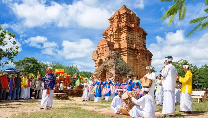 Lễ hội Katê của đồng bào người Chăm. Ảnh: Pandanus Resort