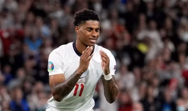 Rashford bị phân biệt chủng tộc sau khi đá hỏng quả 11m khiến tuyển Anh thua Italy. Ảnh: internet