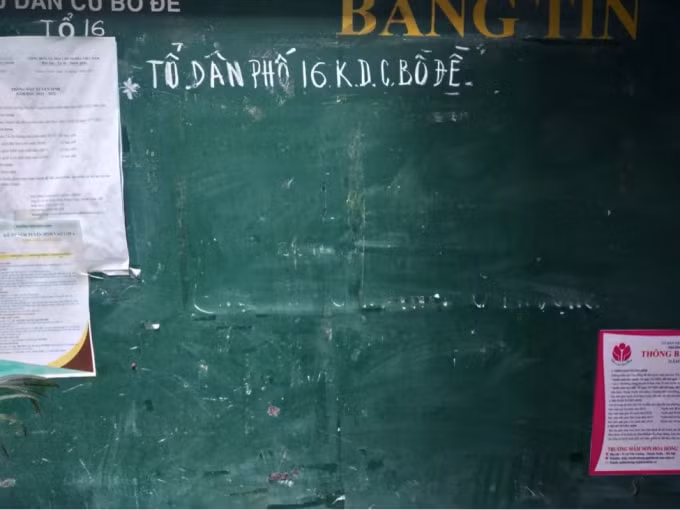 Bảng tin của tổ dân phố 16.K.D.C Bồ Đề( Chính Kinh-Thanh Xuân) không dán công điện của UBND thành phố Hà Nội.
