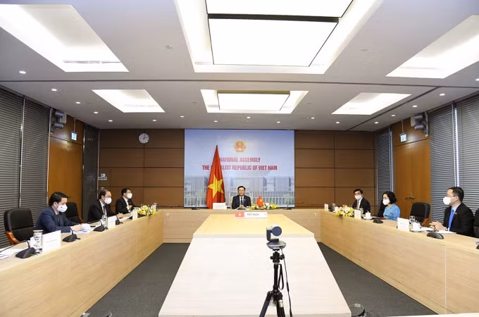 Quang cảnh buổi hội đàm của đoàn Việt Nam.