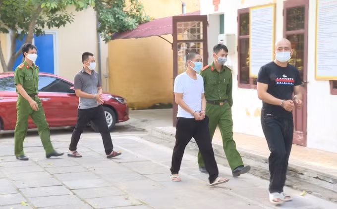 Ba đối tượng cầm đầu trong 3 ổ nhóm đánh bạc bị Công an bắt giữ. Ảnh: Thái Thanh