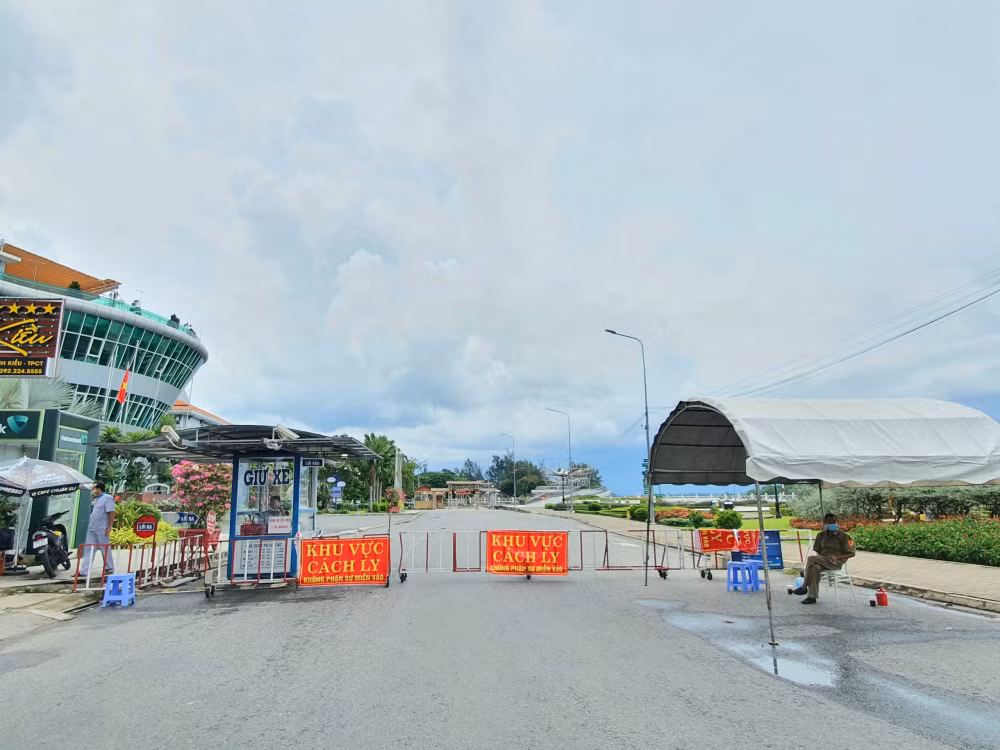 Hình ảnh khu vực phong tỏa khách sạn Ninh Kiều Riverside. Ảnh: phunuonline.vn