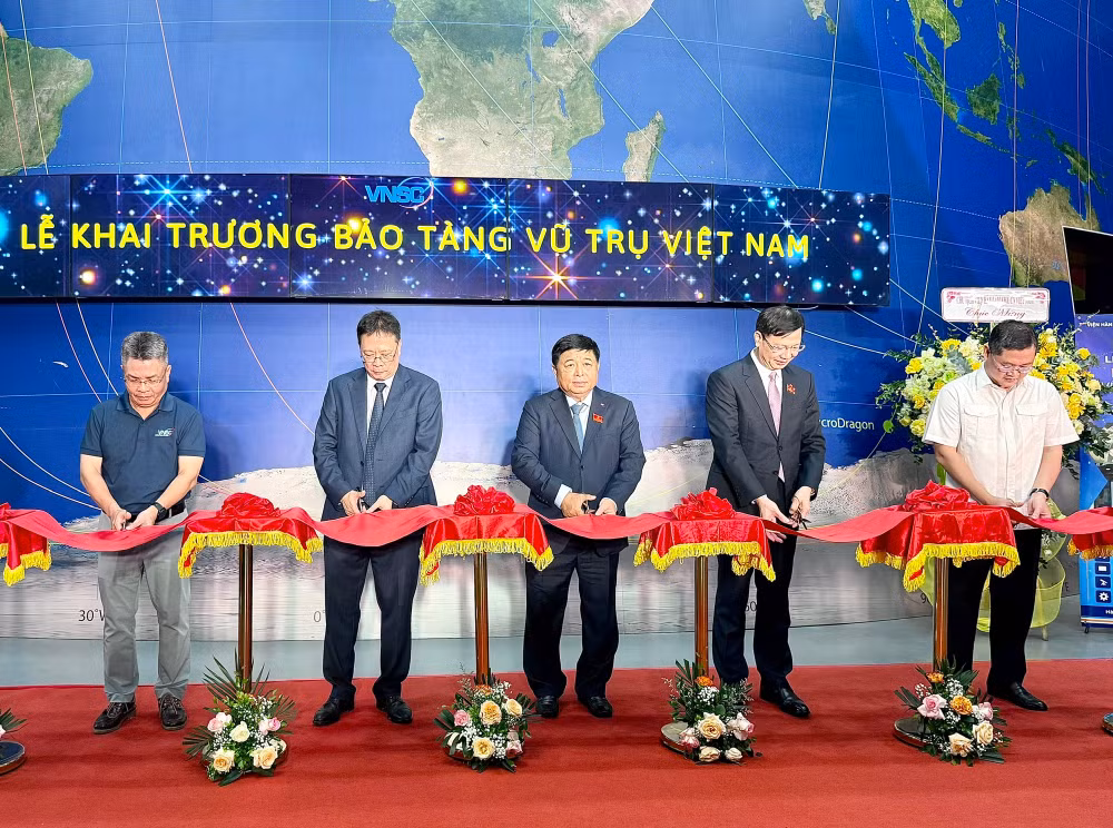 Phó Thủ tướng Nguyễn Chí Dũng dự lễ khai trương Bảo tàng Vũ trụ Việt Nam- Ảnh 1.