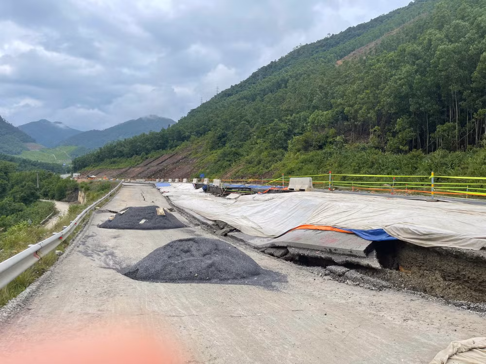Đánh giá lại địa chất, nghiên cứu kỹ phương án khắc phục dứt điểm sạt lở, nứt mặt đường cao tốc La Sơn - Hoà Liên- Ảnh 1.