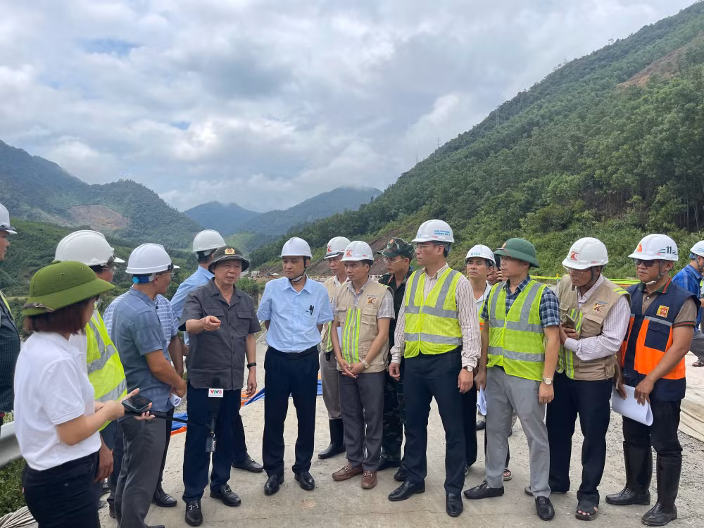 Đánh giá lại địa chất, nghiên cứu kỹ phương án khắc phục dứt điểm sạt lở, nứt mặt đường cao tốc La Sơn - Hoà Liên- Ảnh 3.