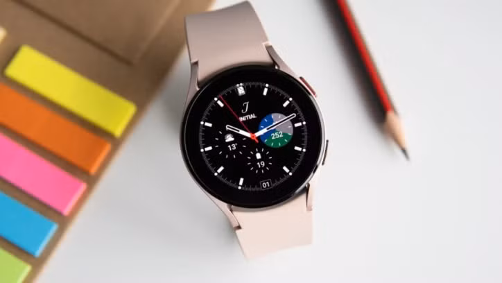google asisstant da co the cai dat tren samsung galaxy watch 4 hinh 1
