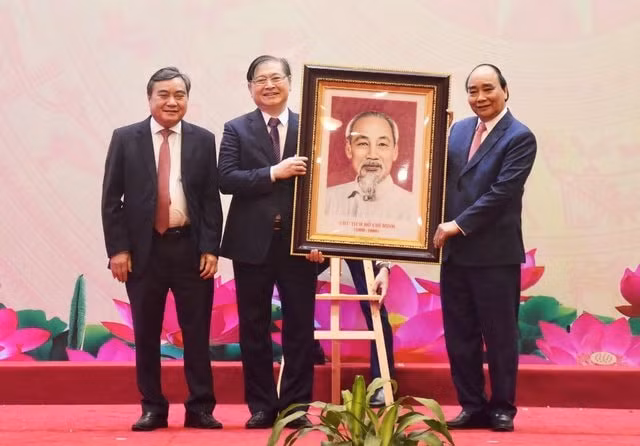 giac mo viet nam thinh vuong chi co the duoc soi duong bang anh sang tri thuc hinh 2