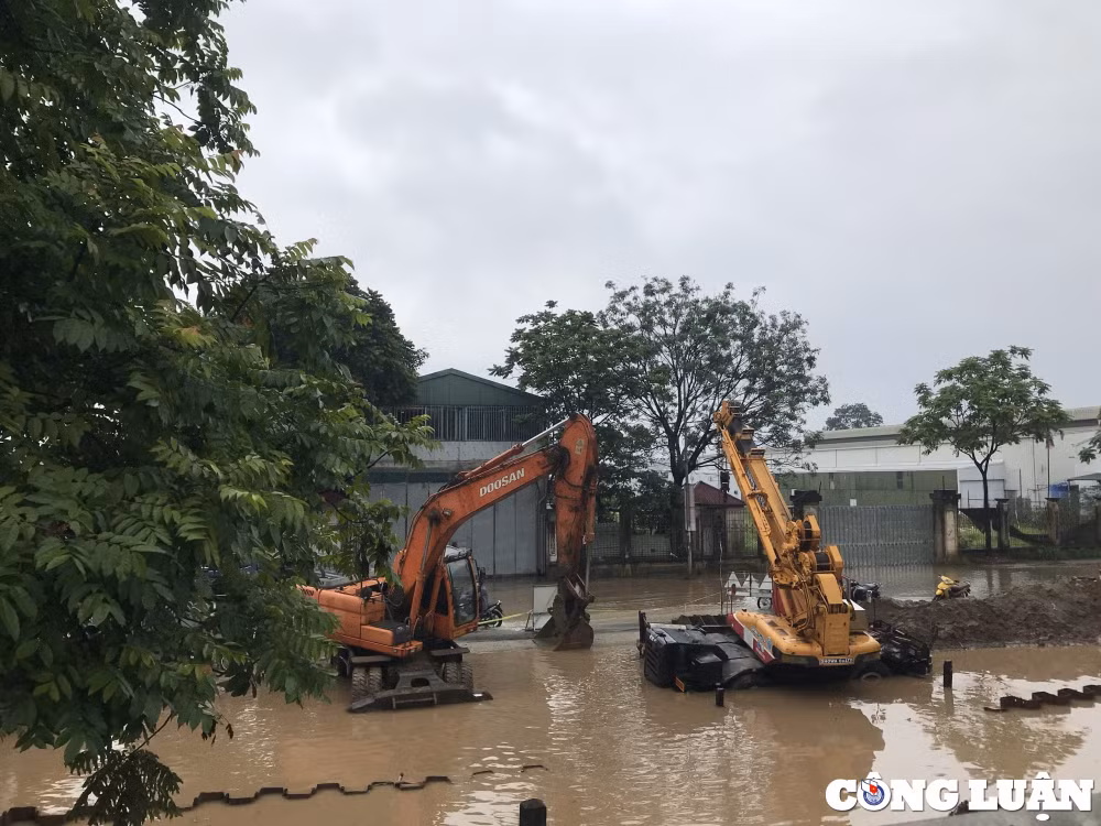 duong gom dai lo thang long ngap nhu song giao thong te liet hinh 5