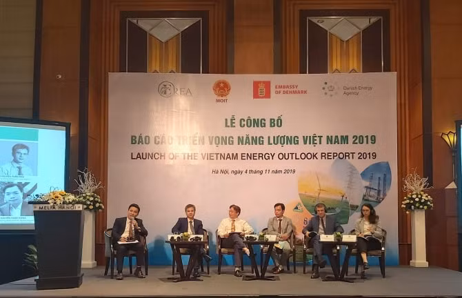 Ưu tiên phát triển năng lượng tái tạo và tiết kiệm năng lượng