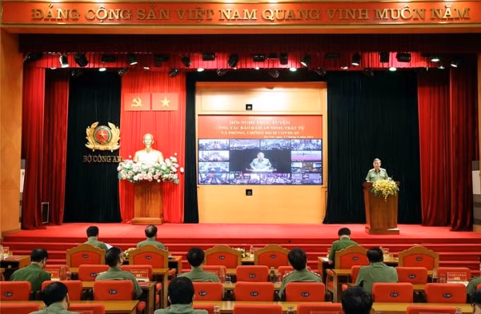 Quang cảnh Hội nghị trực tuyến từ điểm cầu Bộ Công an.