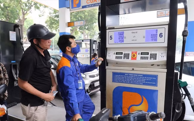 Trong kỳ điều chỉnh ngày 11/8, Liên Bộ Công Thương - Tài chính quyết định giữ nguyên giá xăng, và giảm một số loại dầu.