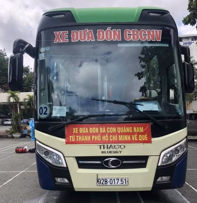 Đây là những chuyến xe được UBND tỉnh Quảng Nam phối hợp với Hội đồng hương Quảng Nam tại TP. HCM đưa người dân về quê theo phương án đã được phê duyệt.