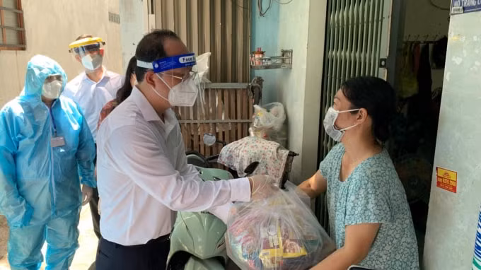 Thủ tướng Chính phủ chỉ đạo: Nhất thiết không để người dân thiếu ăn, thiếu mặc, không có chỗ ở, không được hỗ trợ về y tế. Ảnh: internet