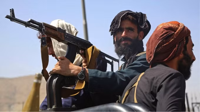 Các tay súng Taliban trên đường phố thủ đô Kabul. Ảnh: AFP/ Getty Images.