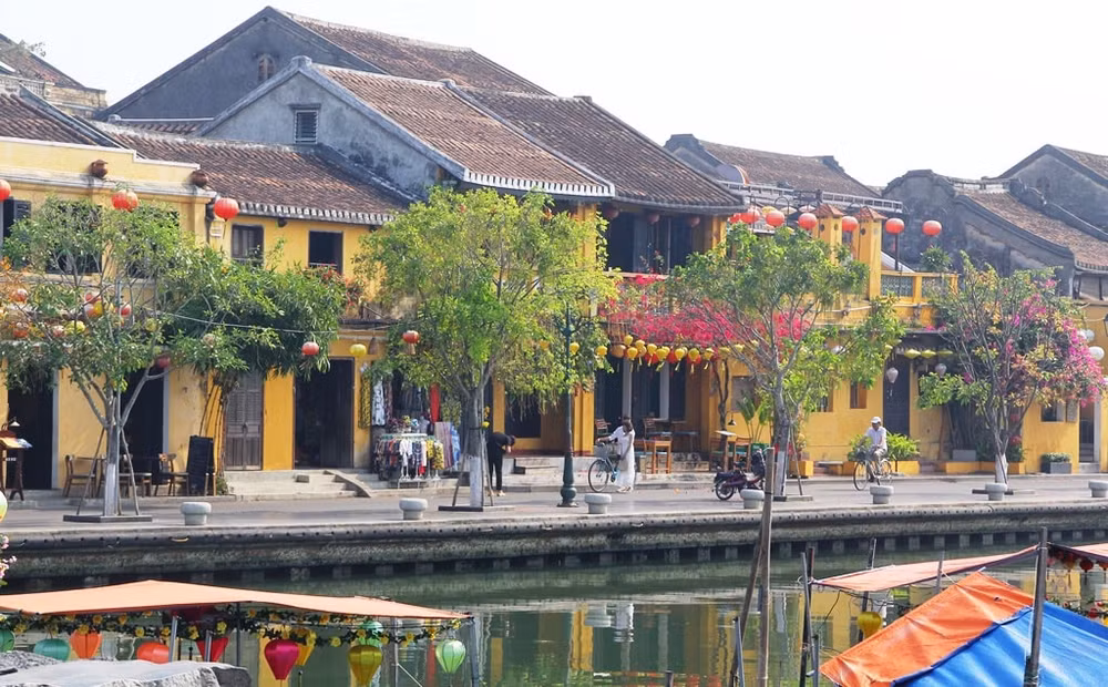 Phố cổ Hội An lùi ngày giãn cách xã hội đến 0h ngày 15/8. Ảnh: thanhnien