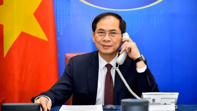 Bộ trưởng Bộ Ngoại giao Bùi Thanh Sơn làm Tổ trưởng Tổ công tác của Chính phủ về ngoại giao vaccine.
