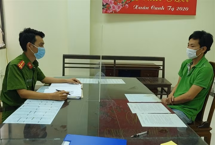 Trần Tấn Dương tại cơ quan công an. Ảnh: vtc.vn