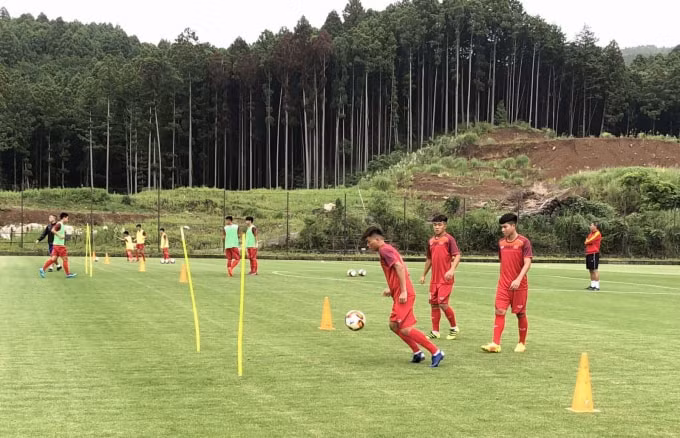 Vấn đề rèn thể lực cho các cầu thủ được ban huấn luyện ĐT U18 Việt Nam đặc biệt quan tâm. Ảnh: VFF