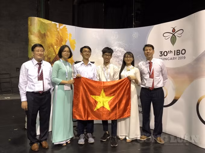 4 học sinh dự Olympic Sinh học quốc tế năm 2019 đoạt giải. Ảnh: Đội tuyển gửi về