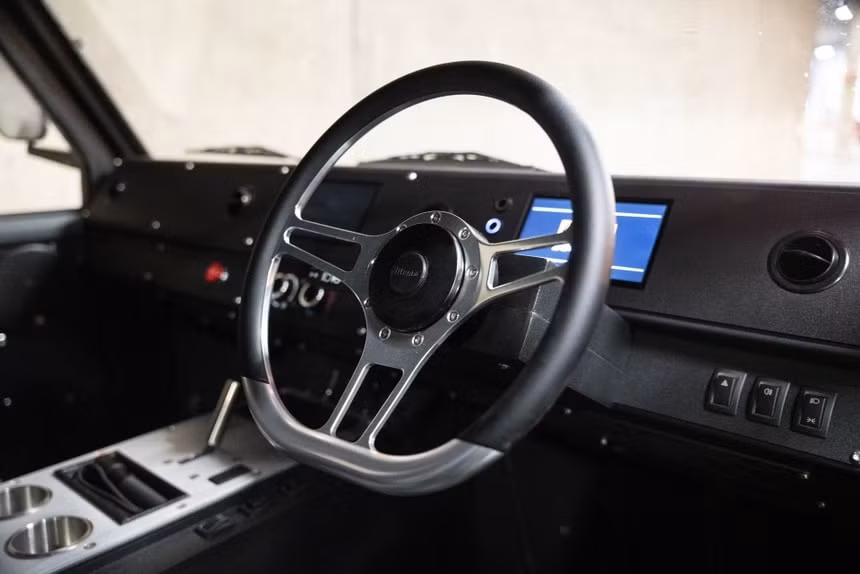 suv dien munro mk 1 ra mat voi dang xe quan su hinh 6