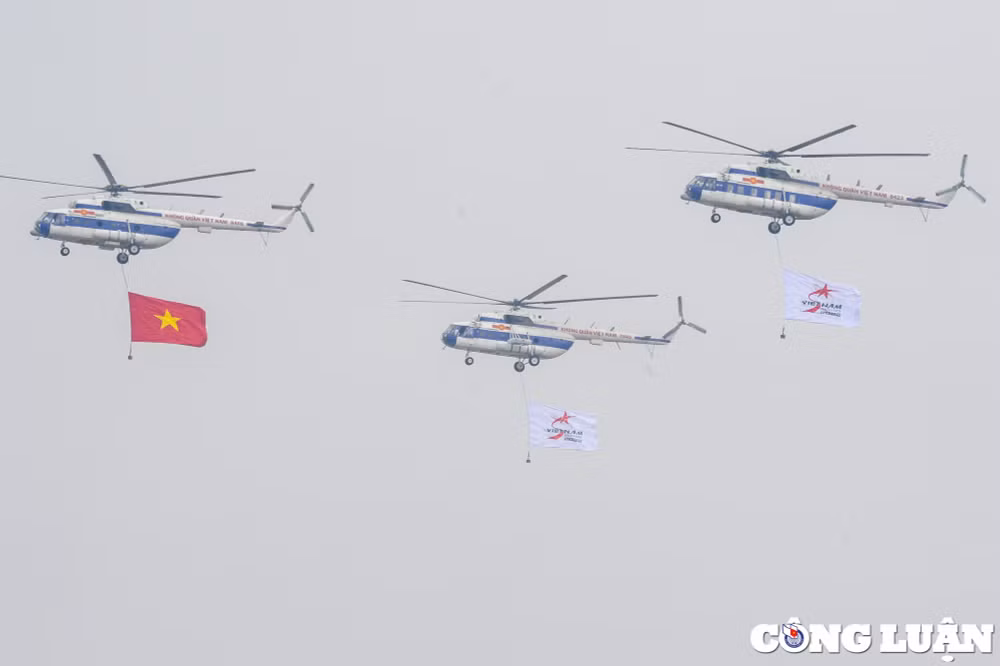 nguoi dan hao hung xem man trinh dien cua tiem kich su 30mk2 tren bau troi ha noi hinh 3