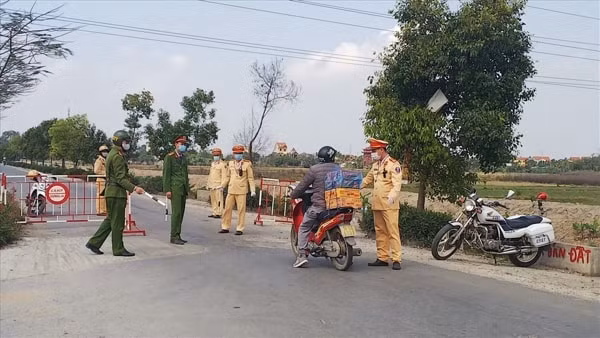Sáng 22/2, thôn 4, xã Hoàng Động (Thủy Nguyên, Hải Phòng) - nơi ở của bệnh nhân Đ.T.P đã được phong tỏa