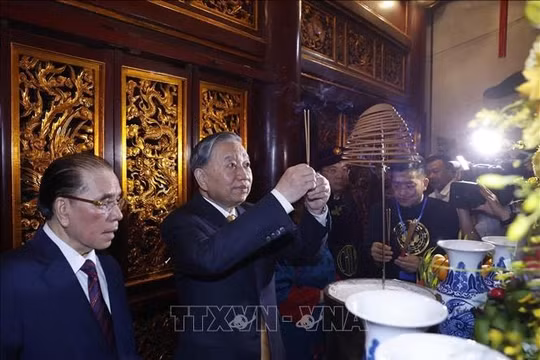 Tổng Bí thư, Chủ tịch nước Tô Lâm dâng hương tưởng niệm các Vua Hùng