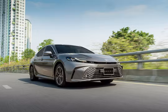 Giá xe Toyota giảm đồng loạt, cao nhất 77 triệu đồng