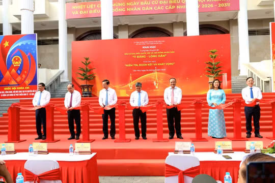 Cần Thơ: Khai mạc trưng bày, triển lãm sách tuyên truyền về bầu cử đại biểu Quốc hội và Hội đồng nhân dân