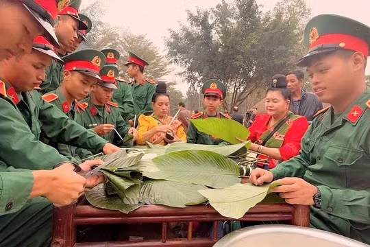 Tổ chức gói ‘Bánh chưng xanh - Tết vì người nghèo’ tại Làng Văn hóa