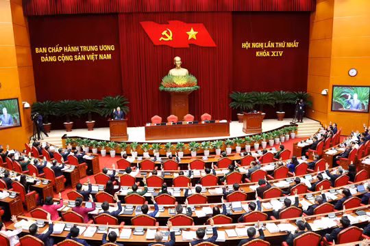 Tiến lên để không lỡ nhịp lịch sử