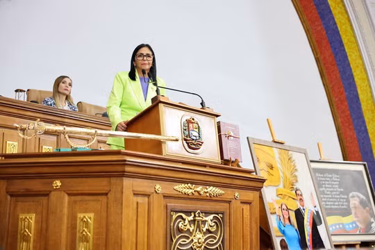 Tổng thống lâm thời Venezuela kêu gọi Mỹ ngừng can thiệp