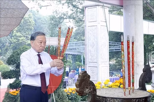 Tổng Bí thư, Chủ tịch nước Tô Lâm dâng hương tưởng niệm các Anh hùng - Liệt sĩ tại Tây Ninh