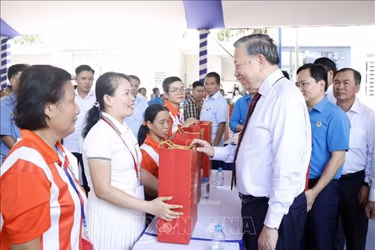 Tổng Bí thư, Chủ tịch nước Tô Lâm thăm, động viên công nhân, người lao động tại TP Hồ Chí Minh