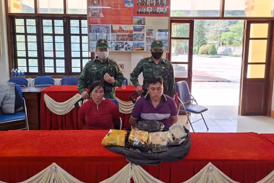 Bắt giữ đôi nam nữ vận chuyển gần 3kg ma túy đá vùng biên giới