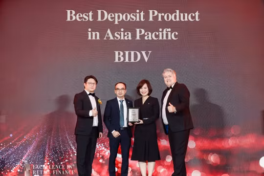 BIDV viết tiếp thập kỷ dẫn đầu với cú đúp giải thưởng Ngân hàng Bán lẻ tốt nhất Việt Nam Tiền gửi tốt nhất Châu Á