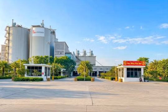 Xi măng Long Sơn chào mừng ngày Giải phóng miền Nam 30/4 và Quốc tế lao động 1/5