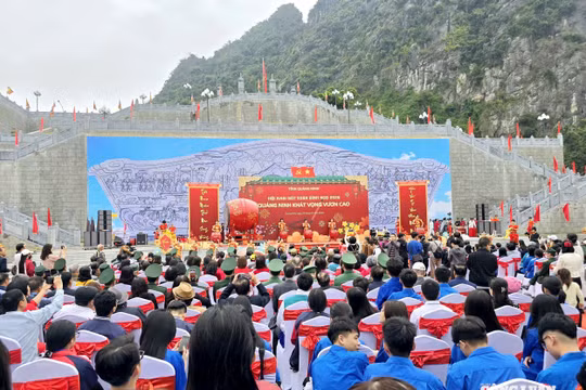 Quảng Ninh: Khai bút đầu xuân với chủ đề khát vọng vươn cao