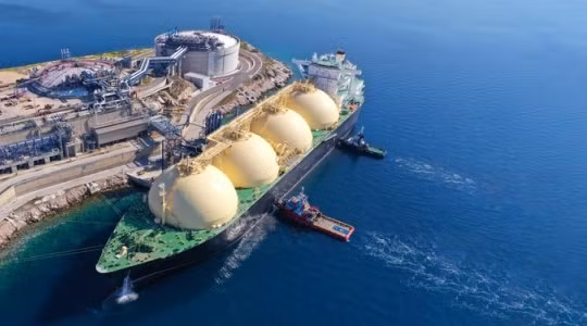 Nhập khẩu LNG châu Á chạm đáy 7 năm vì nguồn cung Qatar bị bóp nghẹt