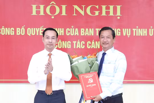Ông Lê Văn Chuyển giữ chức Giám đốc Báo và Phát thanh - Truyền hình An Giang