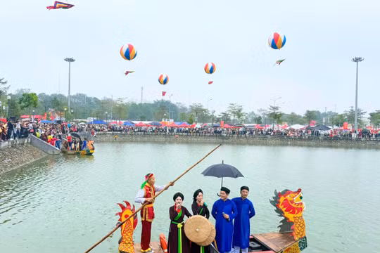Sắc xuân Kinh Bắc lan tỏa qua câu hát bên hồ Vân Tương
