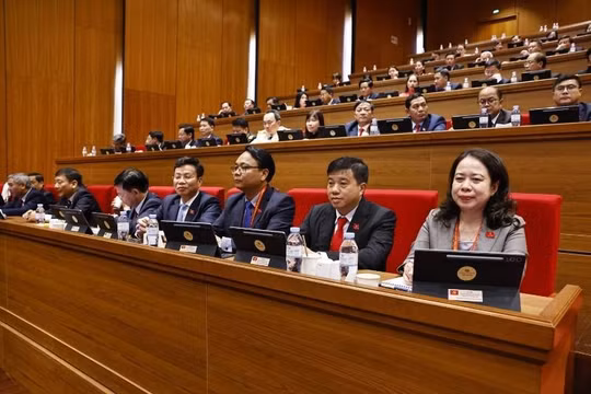 Thảo luận tại hội trường về các văn kiện Đại hội XIV của Đảng