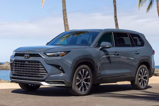 Hơn nửa triệu xe Toyota Highlander bị triệu hồi do lỗi ghế ngồi nguy hiểm