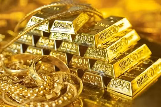 Giá vàng thế giới giảm nhẹ do lo ngại lạm phát từ giá dầu tăng cao