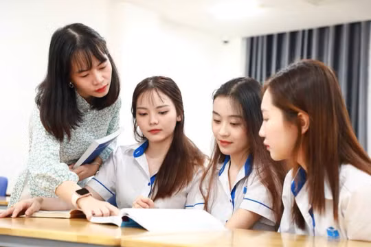 Điều kiện công nhận là đại học: Quy mô 15.000 sinh viên, 60% giảng viên tiến sĩ